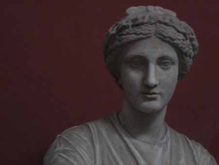a roman bust of a woman
